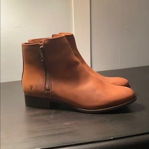 Frye Carly Zip Chelsea Boot Brown Leather 8B